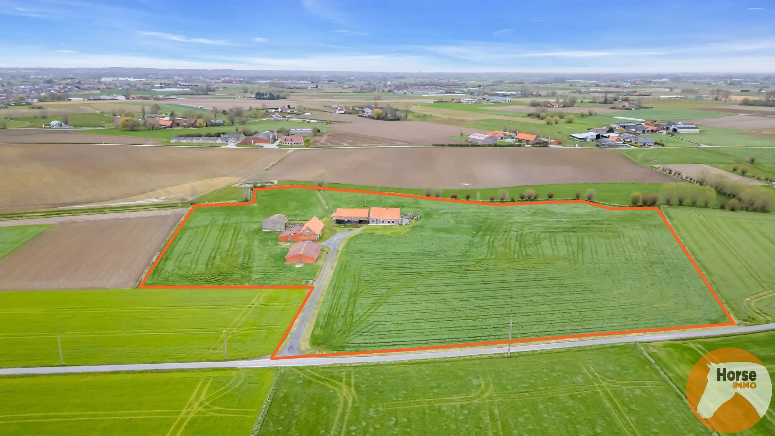 Hoofdfoto van de publicatie: HOOGLEDE - Uitzonderlijke hoevesite op 4 ha in groene vallei
