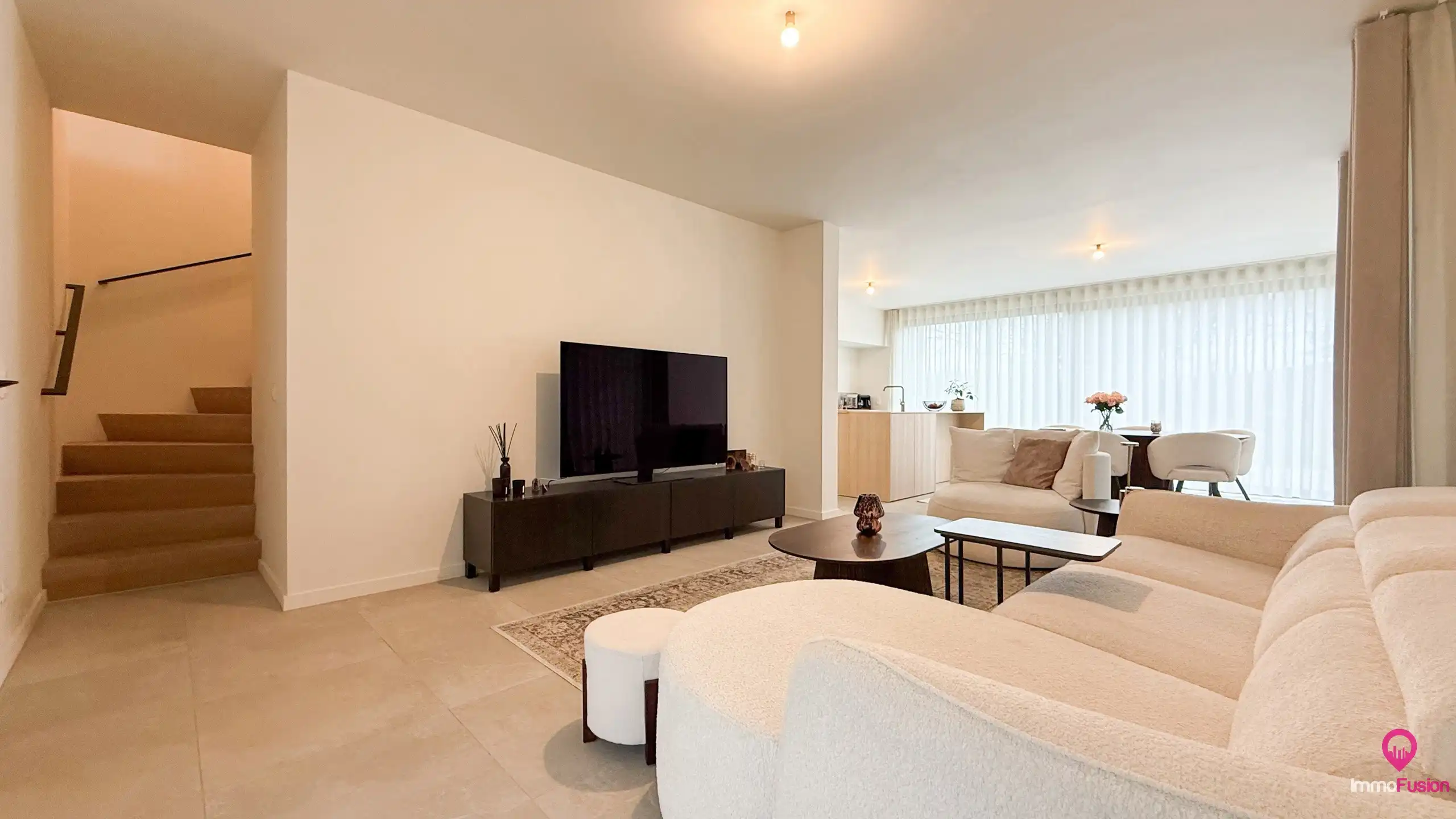 Stijlvolle nieuwbouwwoning met diepe tuin + vloerverwarming! foto 2