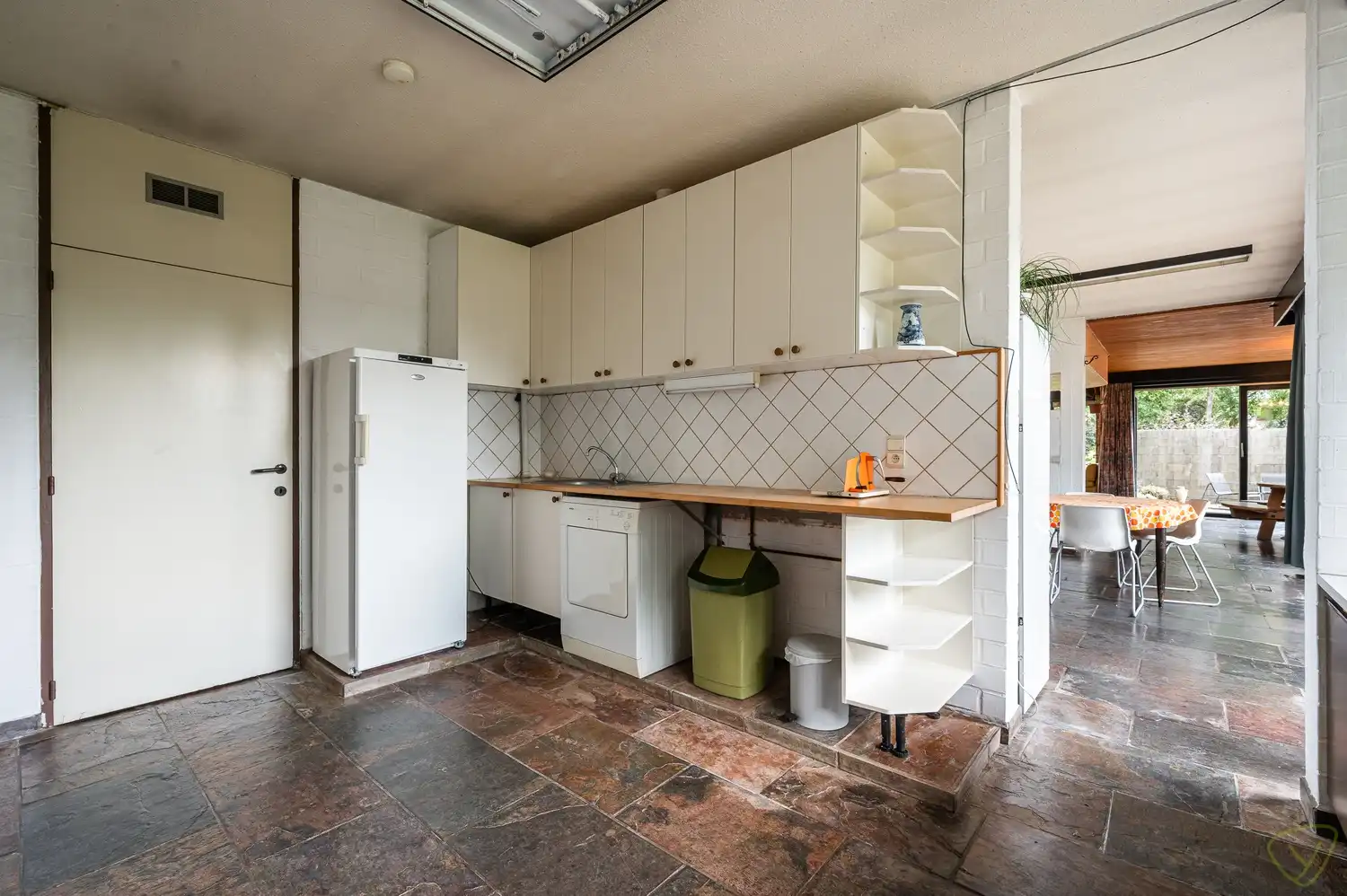 Modernistische villa met praktijkruimte en zuidwestgerichte tuin op riant perceel in Lembeke foto 17