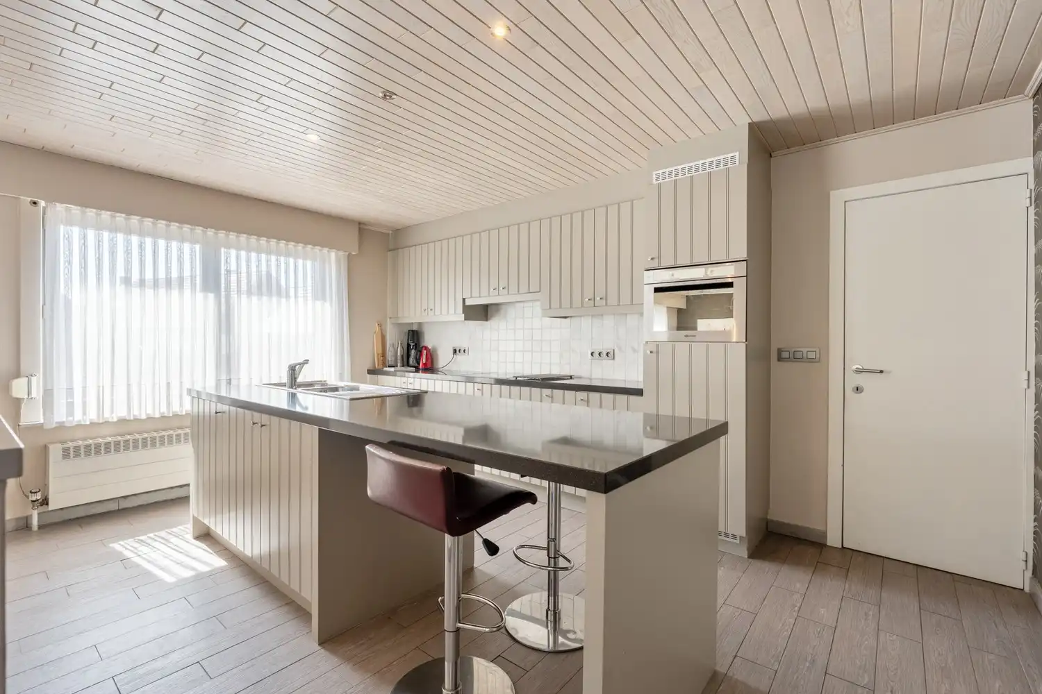 Commercieel pand met ruime handelsruimte, loods én drie-slaapkamer appartement van 160 m² in Wezemaal ! foto 24