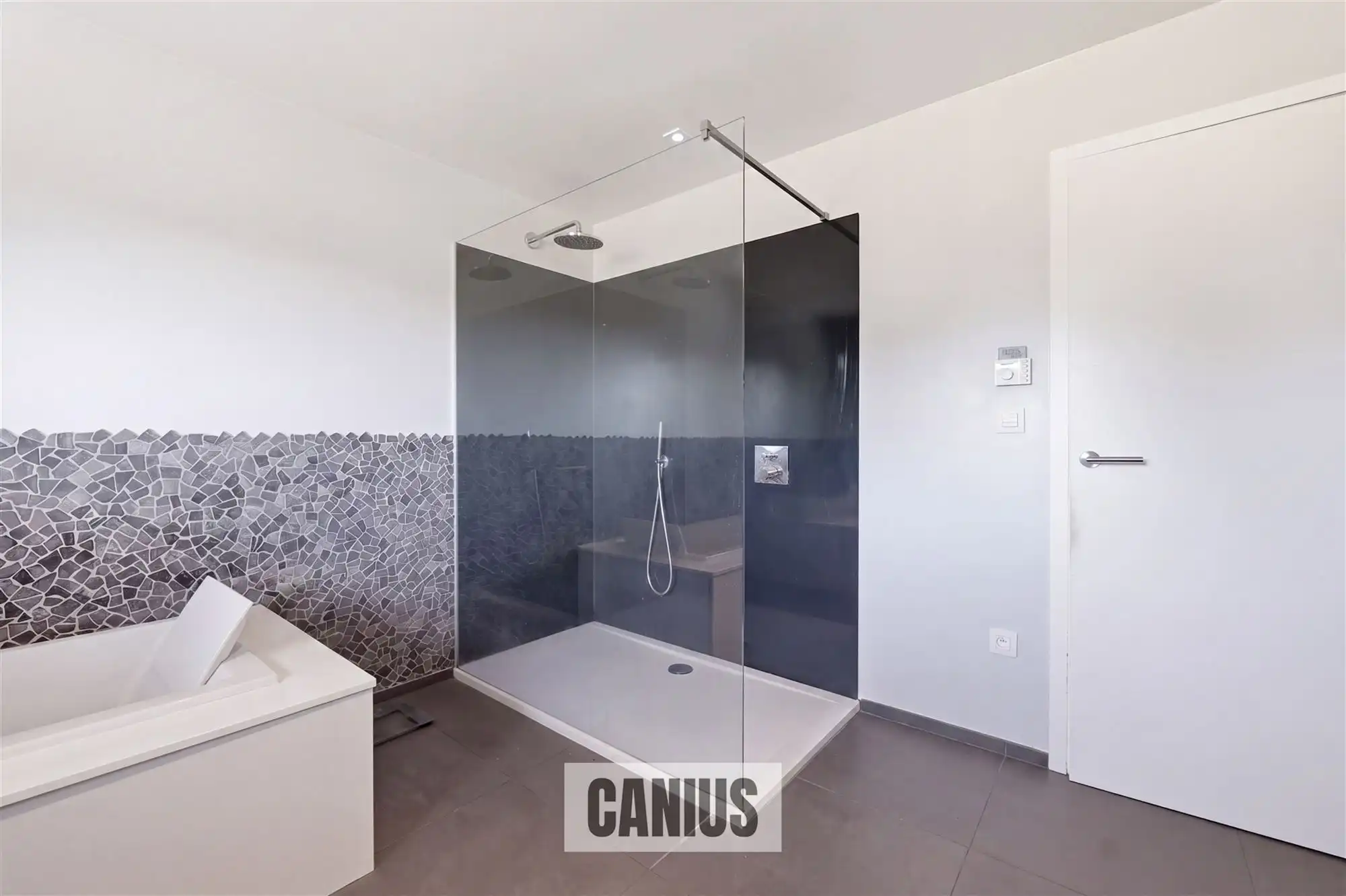 MODERNE, INSTAPKLARE WONING MET 3 SLPK EN ZUIDGERICHTE TUIN foto 18