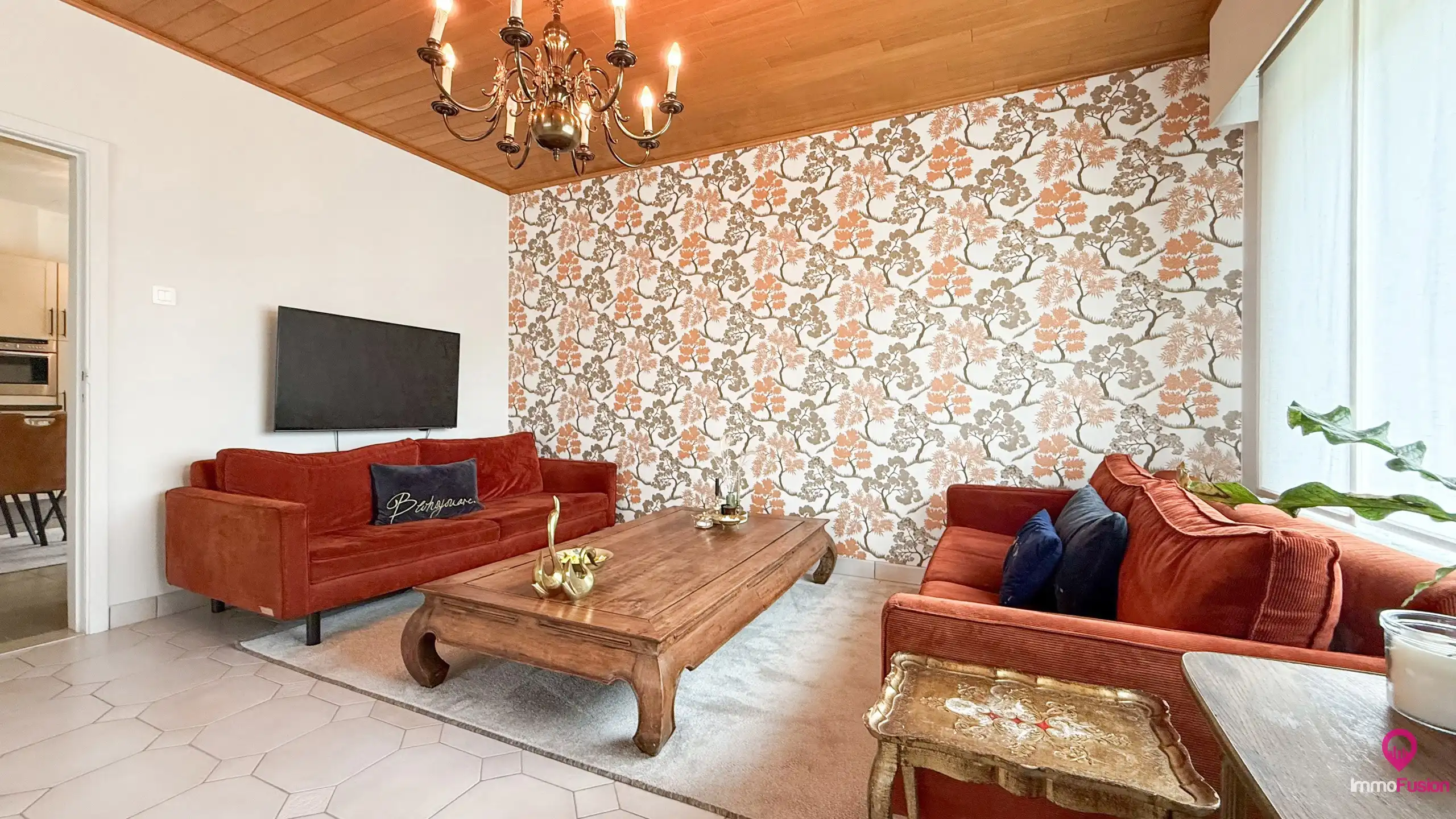 Ruime gerenoveerde gezinswoning met 4 slaapkamers op perceel foto 4
