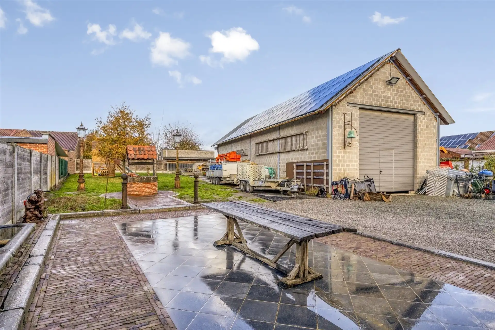 Volledige gerenoveerde woning met loods foto 35