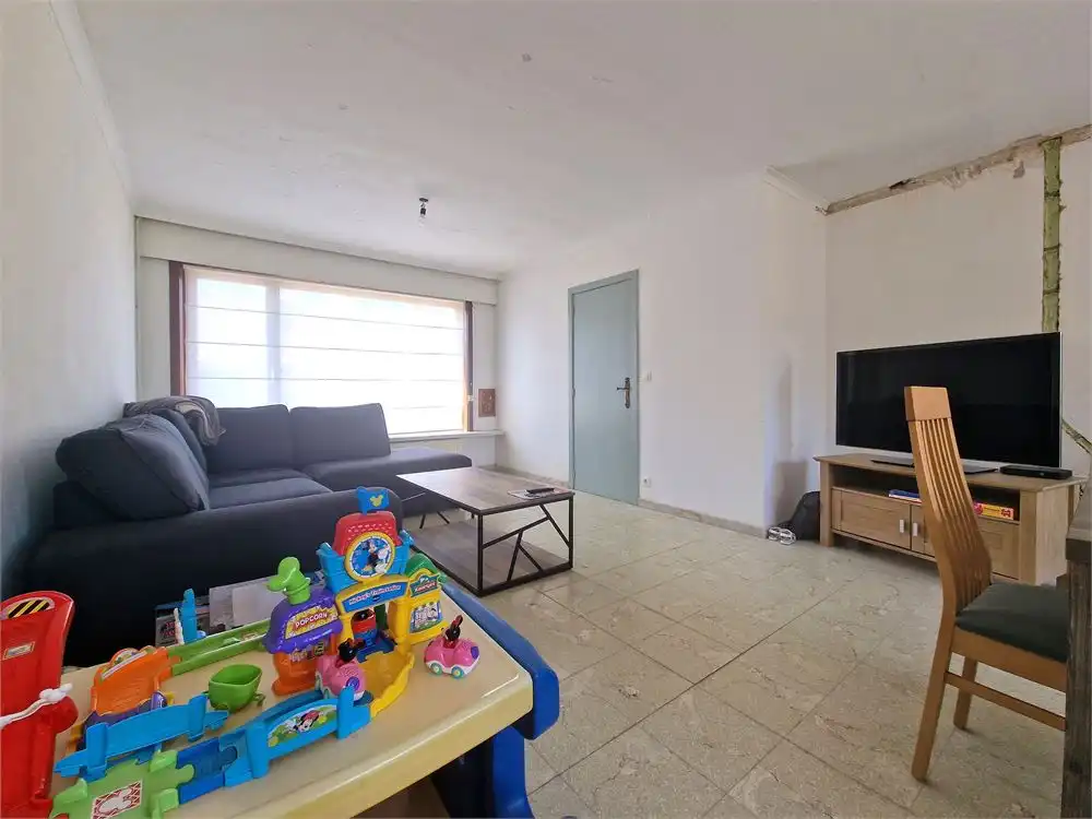 Halfopen te renoveren woning nabij centrum Pittem op een perceel van 348m²! foto 5