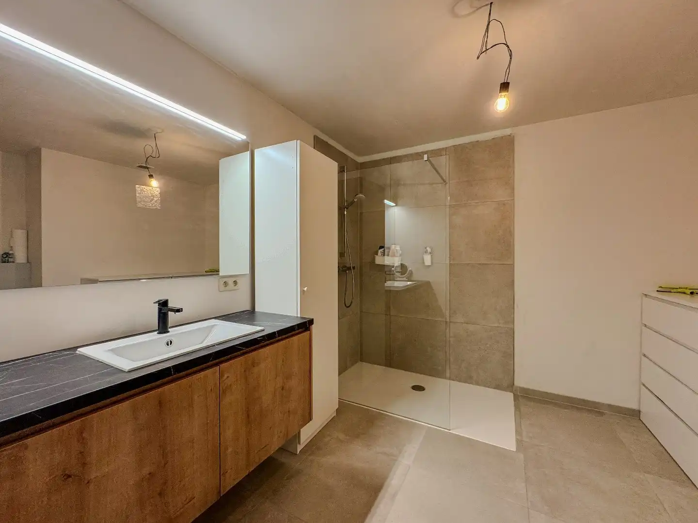 Nieuwbouwwoning met 3 ruime slaapkamers en tuin. foto 6