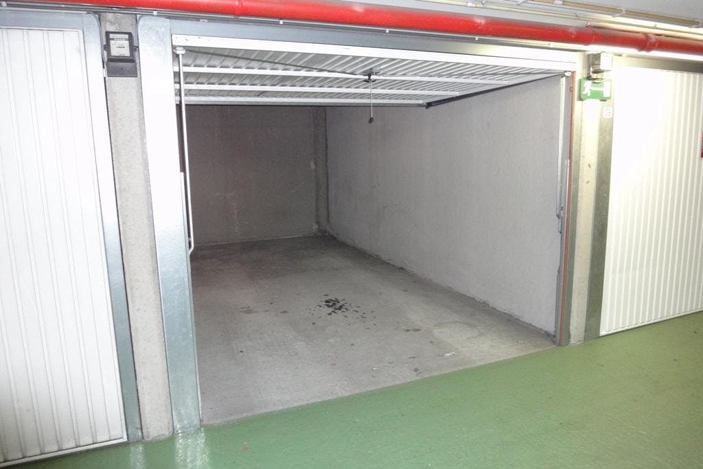 Ondergrondse garagebox te huur in Veurne foto {{pictureIndex}}