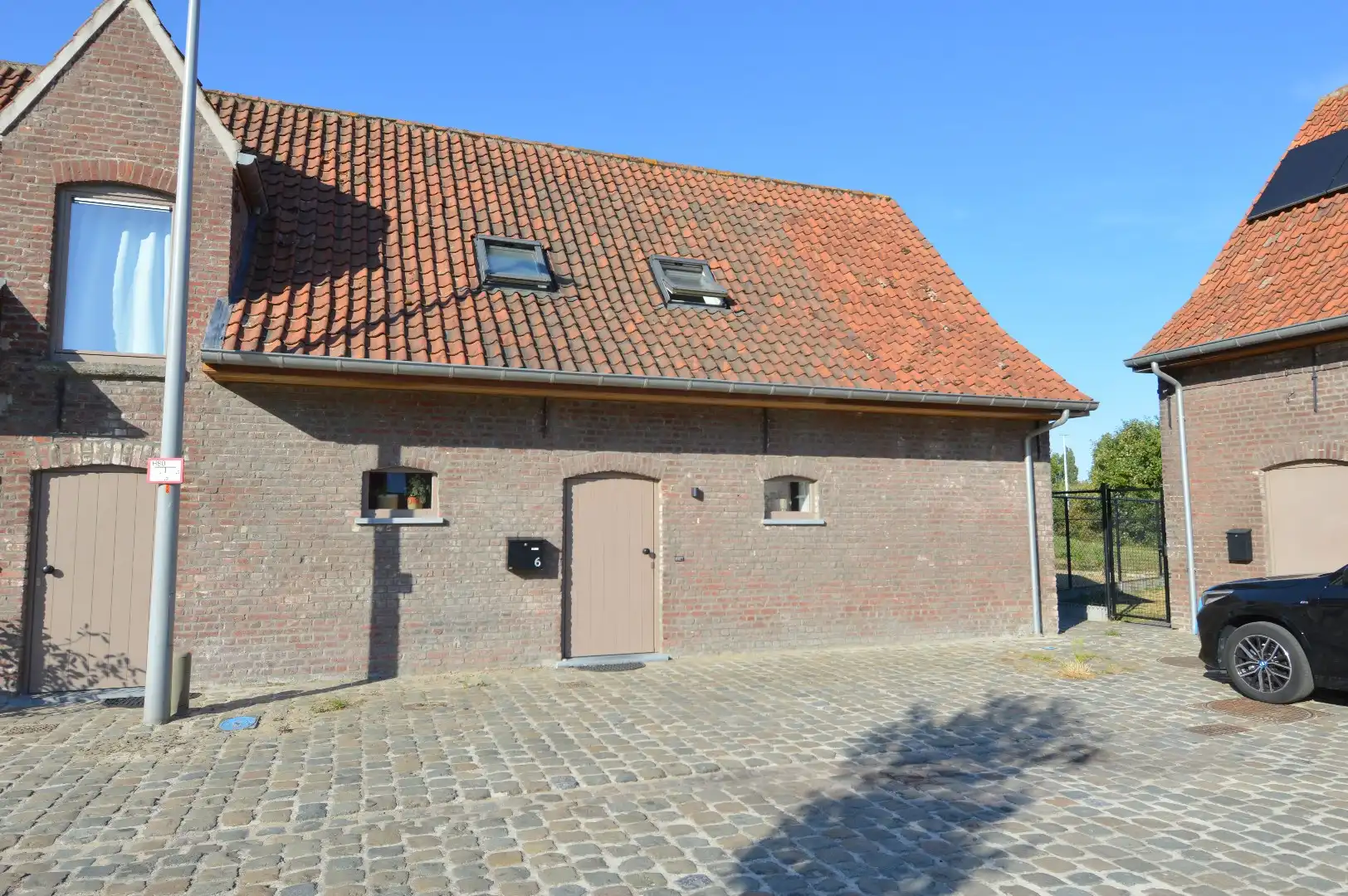 Gerenoveerde hoeve in Heule met vlotte bereikbaarheid foto {{pictureIndex}}