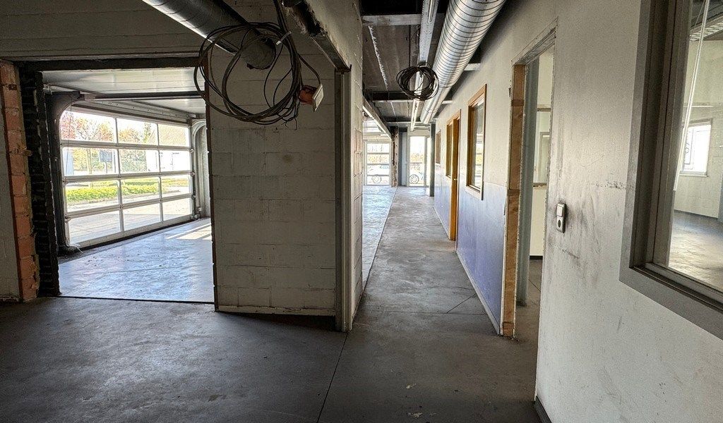 Commercieel gelegen magazijn met showroom te huur in Wetteren foto 5