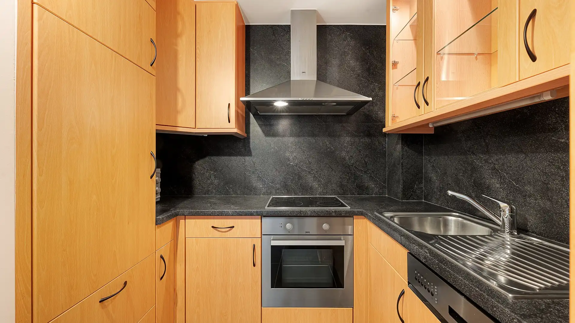 Vernieuwd appartement in de toeristische zone van Heist foto 7