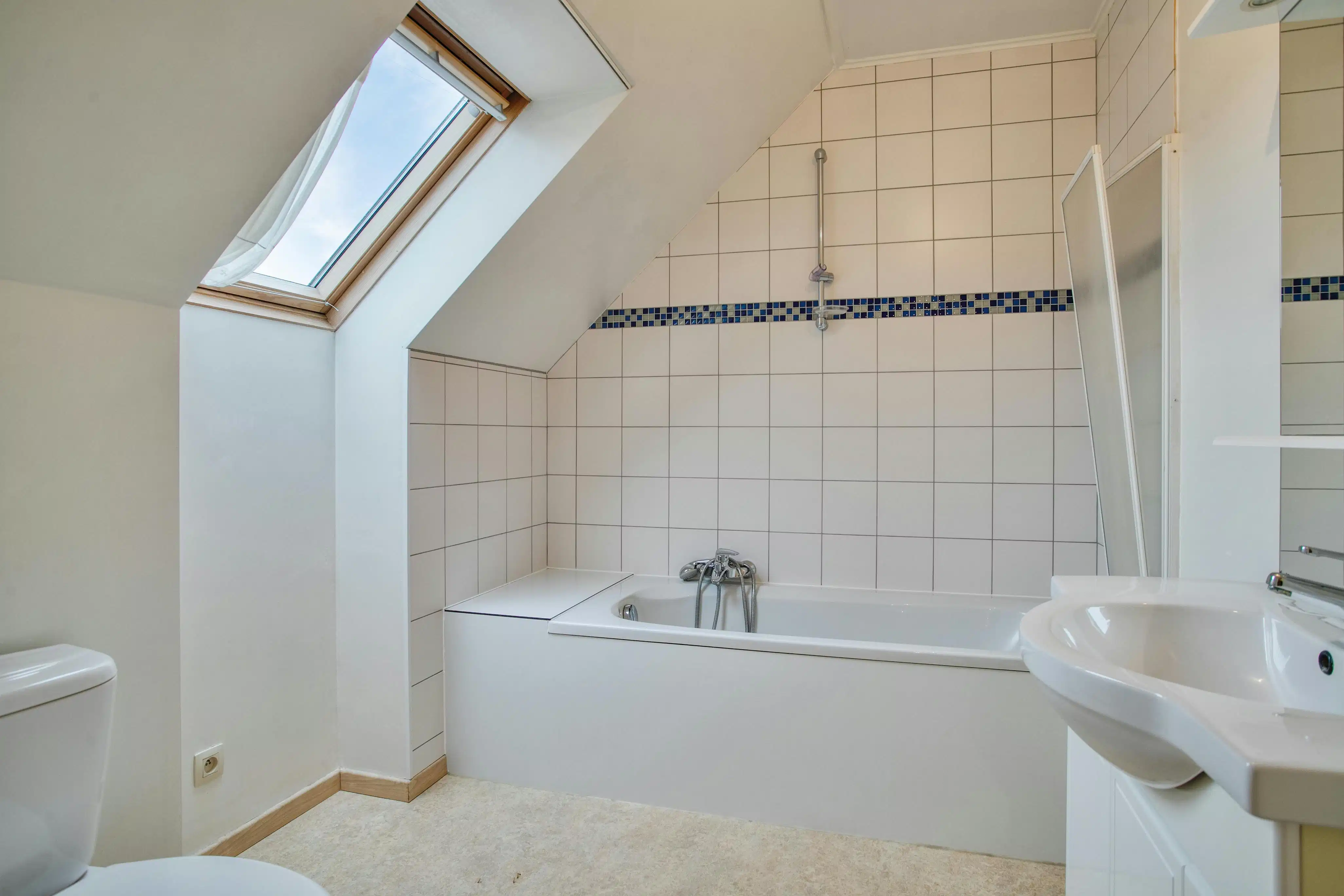 Gezellig huis te koop op een centrale ligging in Izegem. foto 13