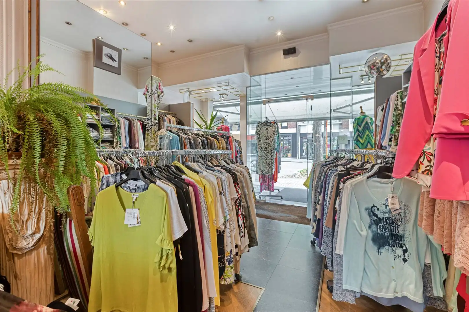 TE KOOP: Handelshuis met ruime woonst in het centrum van Leopoldsburg! foto 6