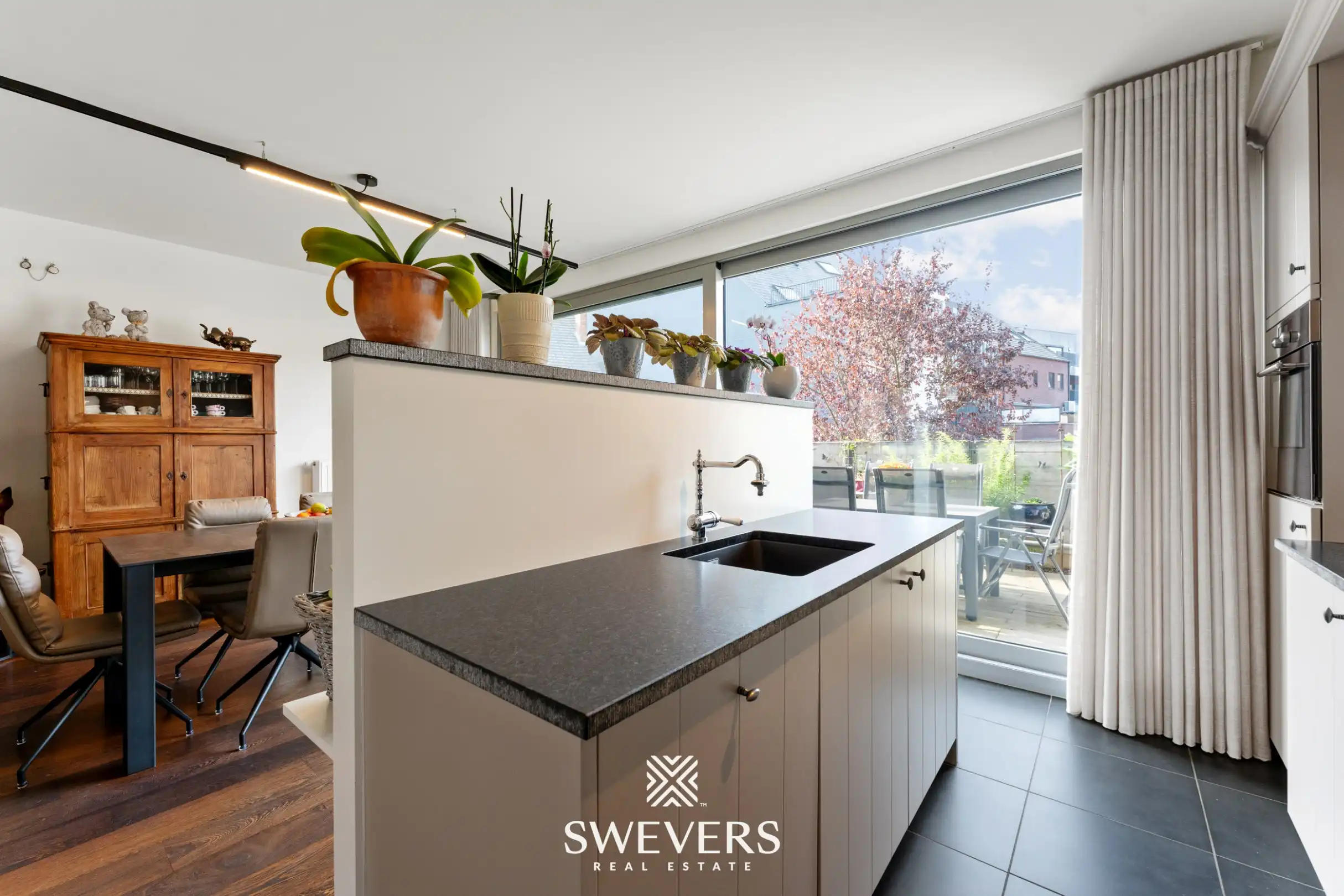 Recent en ruim duplex appartement (140m²) met 2 grote terrassen in centrum Diepenbeek foto 13