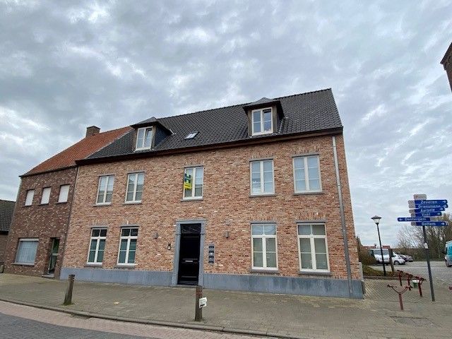 Rustig gelegen, instapklare duplex met 2 slaapkamers, terras en carport foto 1