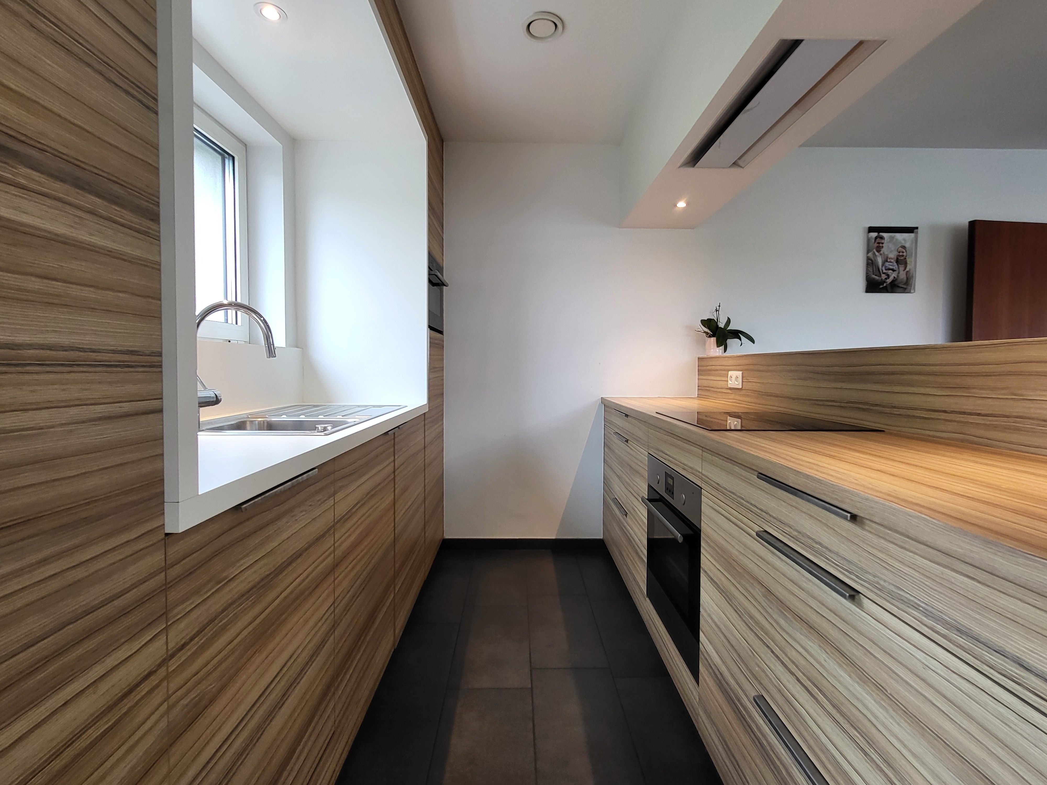 Prachtig gerenoveerde woning in 2015 op 428m² met zonnepanelen, zonnige tuin en 2 garages.  foto 18