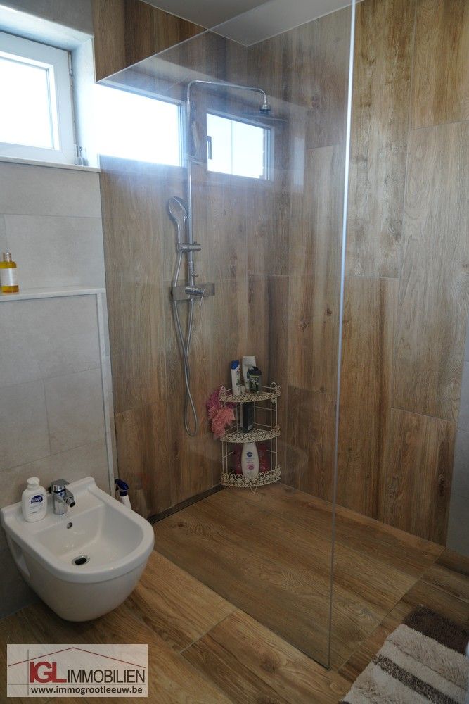 Gerenoveerde bel-étage woning met 5 slaapkamers, garage en zonnige tuin foto 19