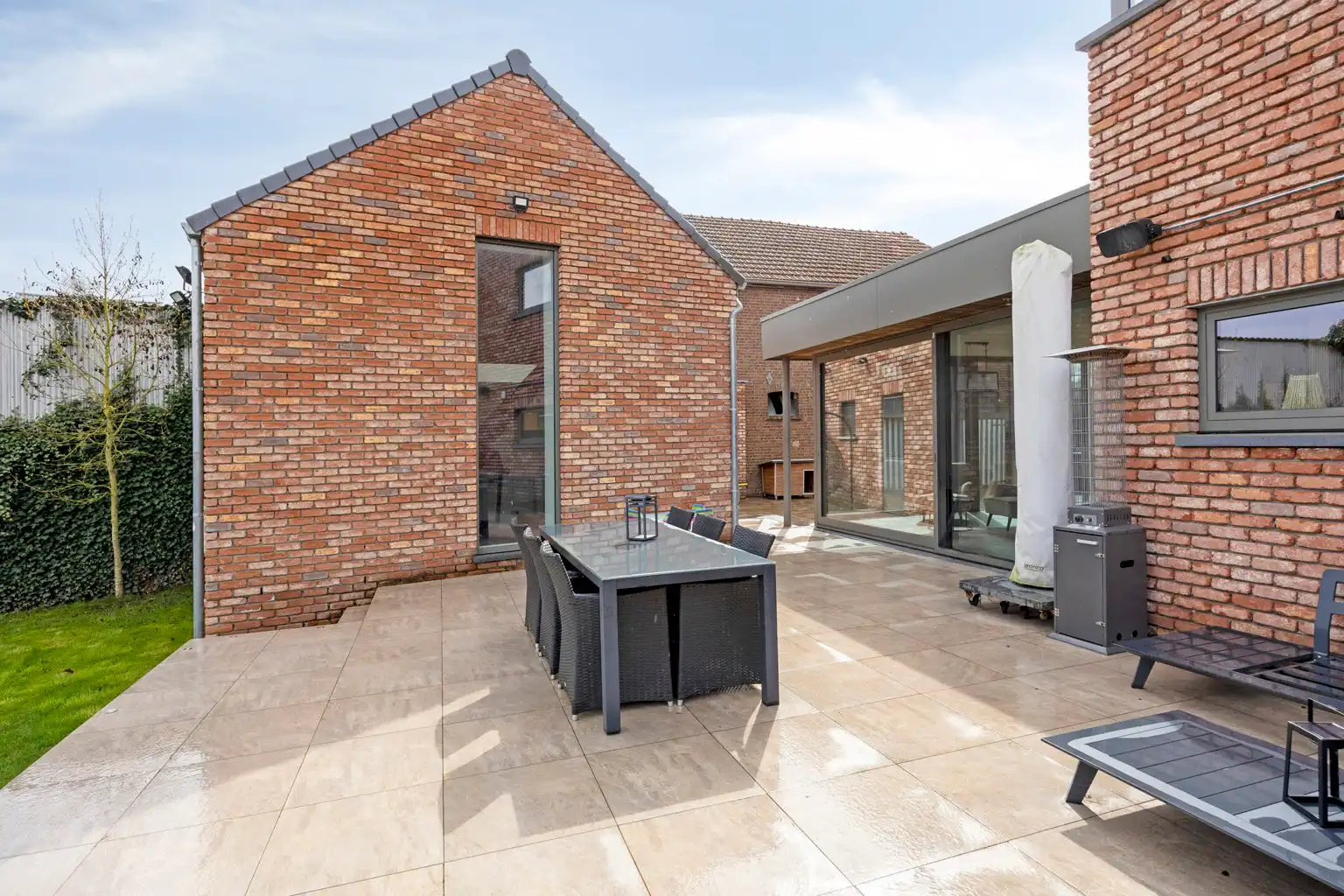 INSTAPKLARE WONING MET BIJGEBOUW EN RUIME GARAGE/LOODS  foto 15