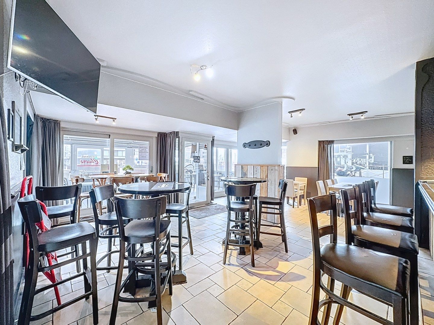 Uiterst gunstig gelegen horecazaak/handelspand foto 10