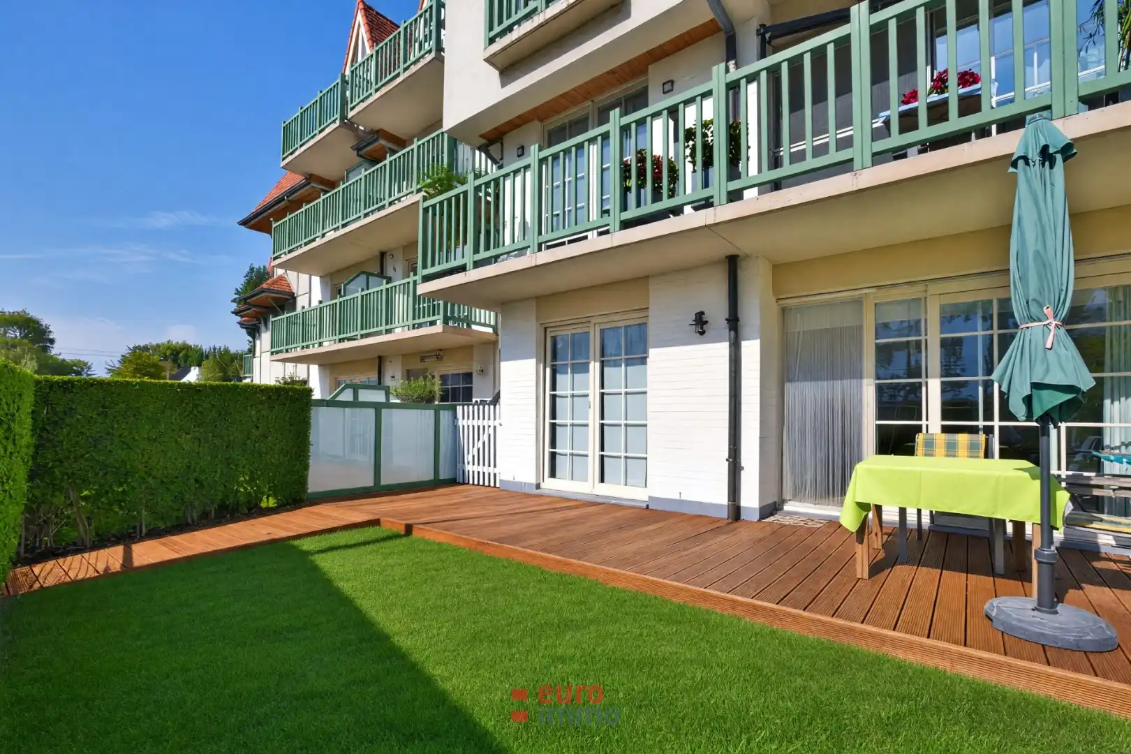 Gelijkvloers appartement met een ruim, zuidgericht terras en gezellig tuintje! foto 5