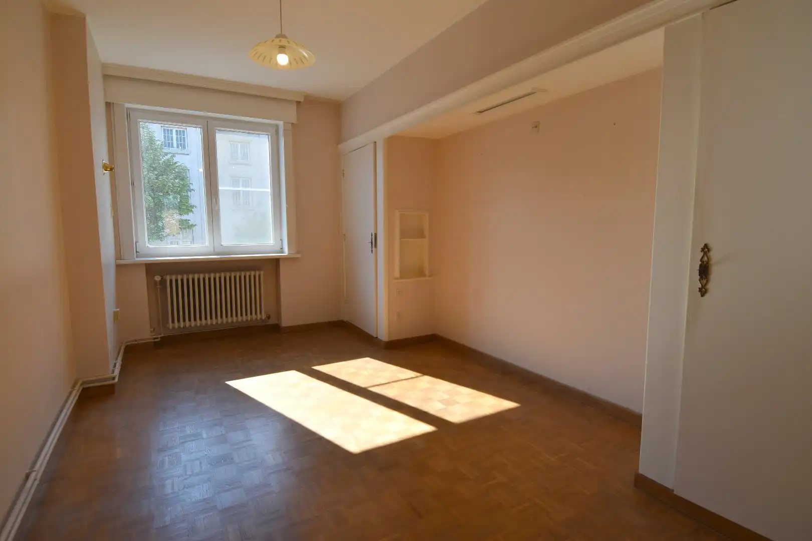 Ruim 3-slaapkamer appartement met garage in hartje Kortrijk foto 10