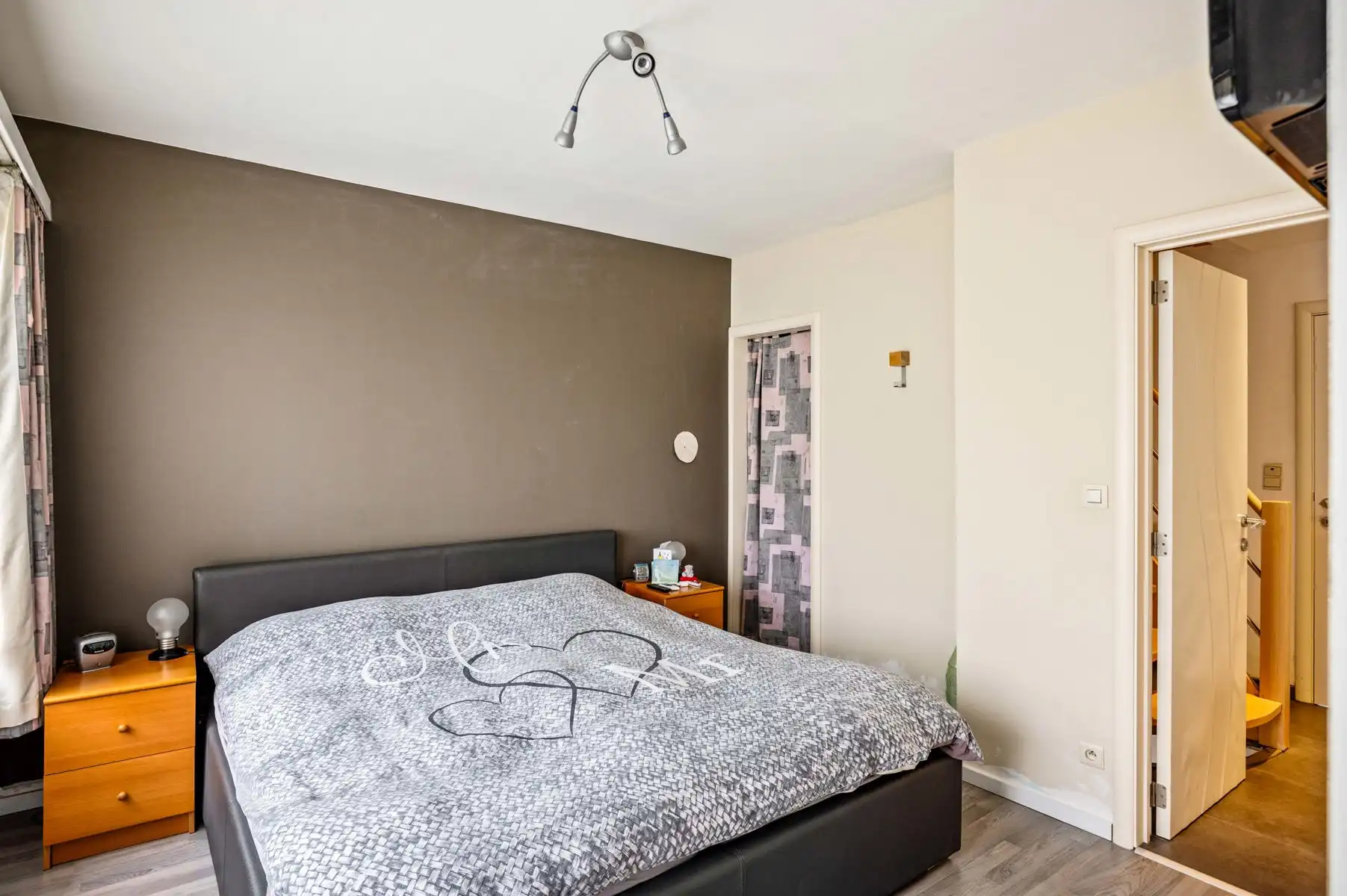 Gelijkvloers wonen met twee achterliggende garageboxen + oprit foto 20