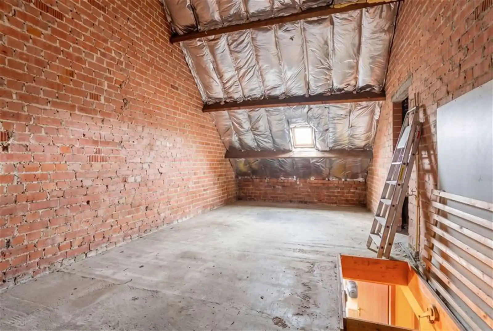 Woning te koop met 3 slaapkamers en ruime zolder foto 24