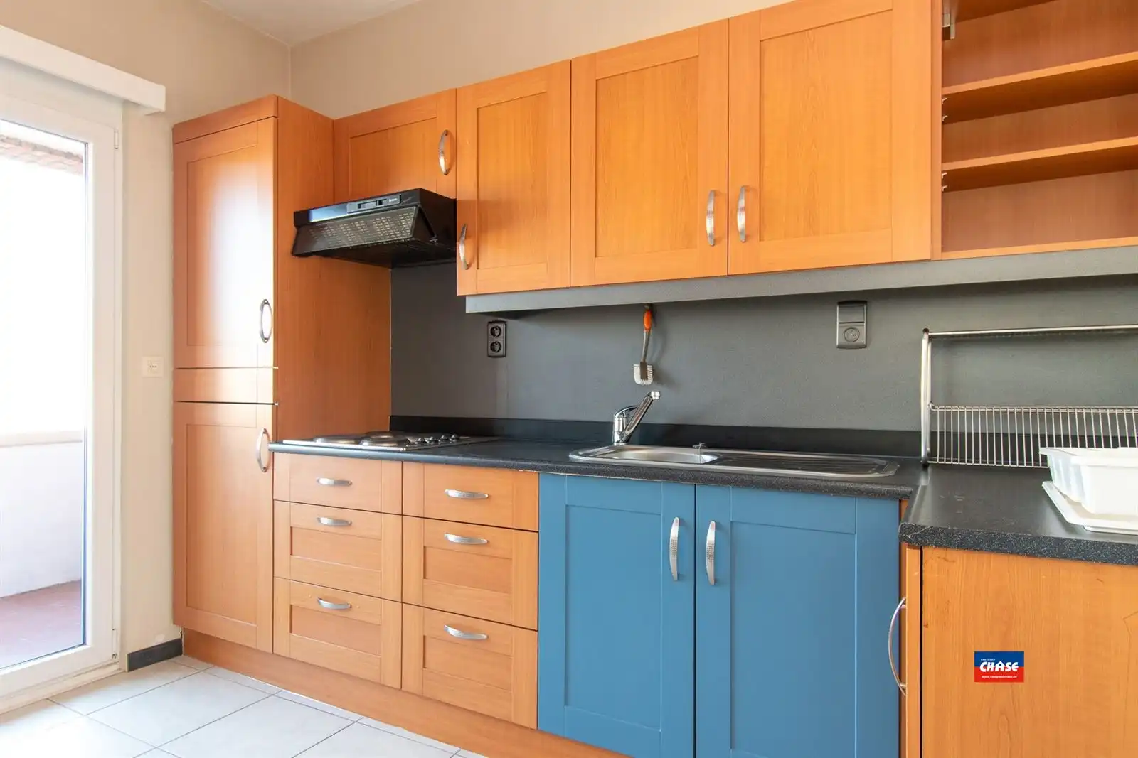 Lichtrijk appartement met terras op de eerste verdieping foto 4