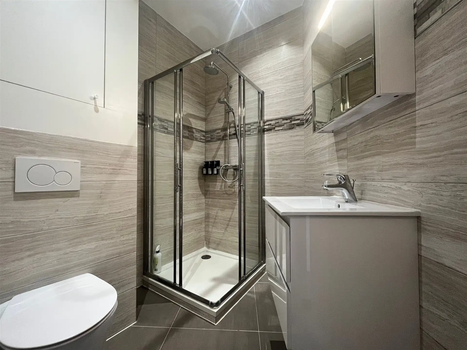 Lichtrijk appartement op toplocatie in Deurne! foto 8