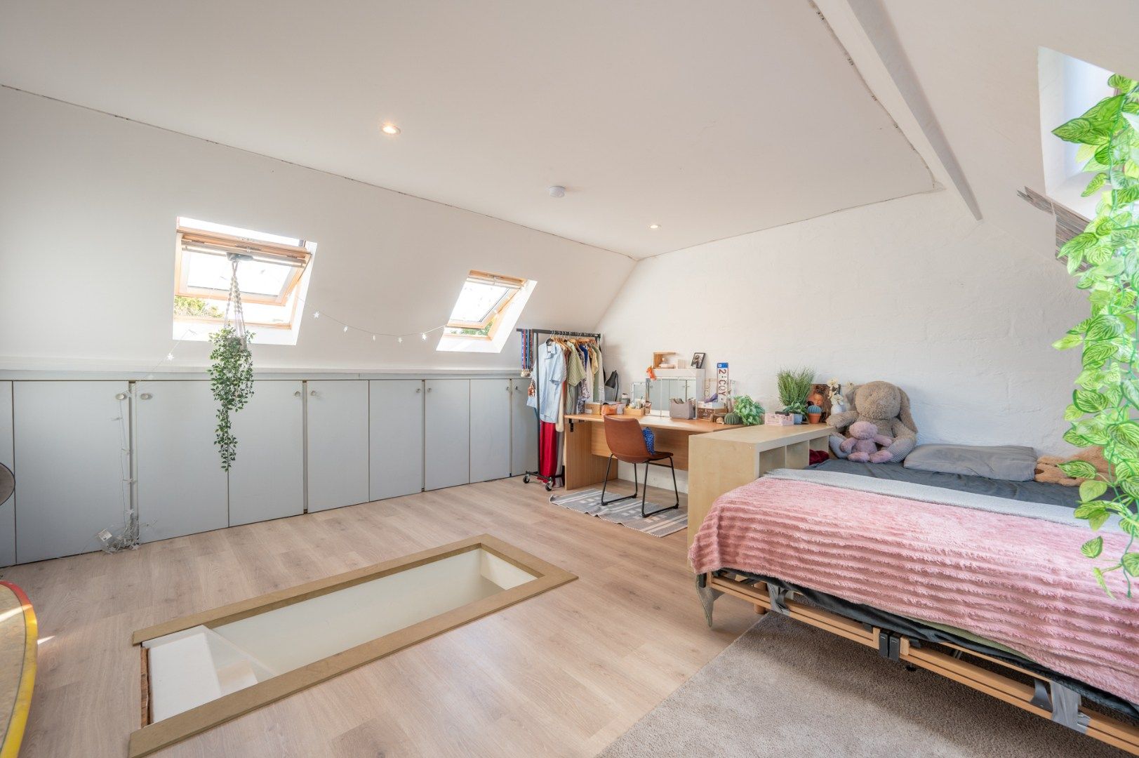 Instapklare woonst met leuke tuin te Assebroek! foto 13