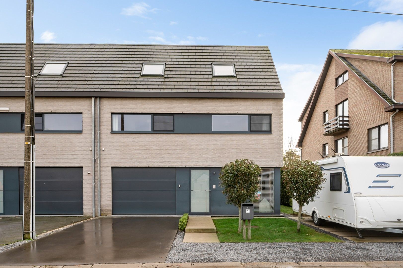 Instapklare recente woning met 5 slpkmrs in Oevel! foto {{pictureIndex}}