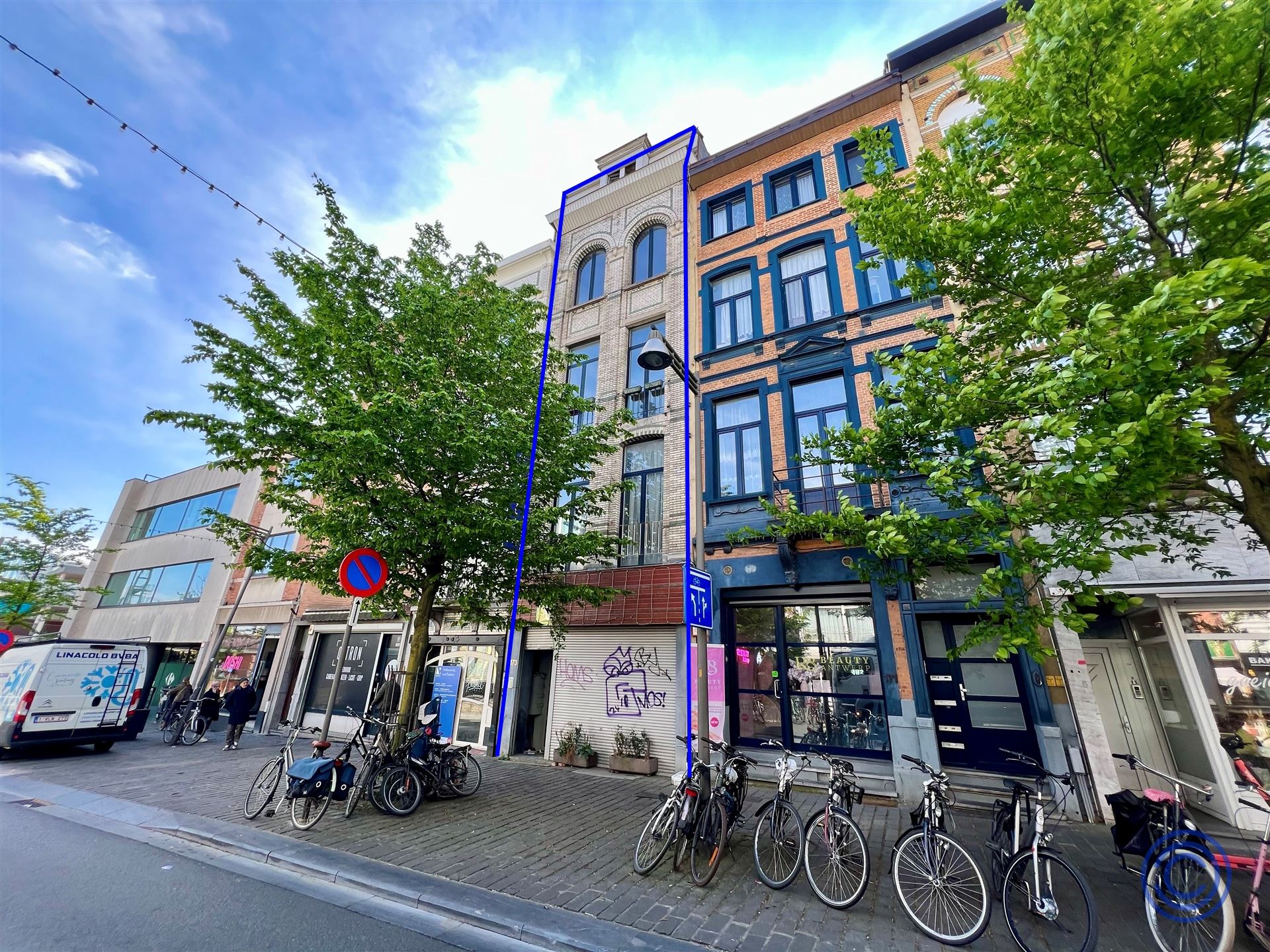 VERGUND RENOVATIEPROJECT aan station BERCHEM! foto {{pictureIndex}}