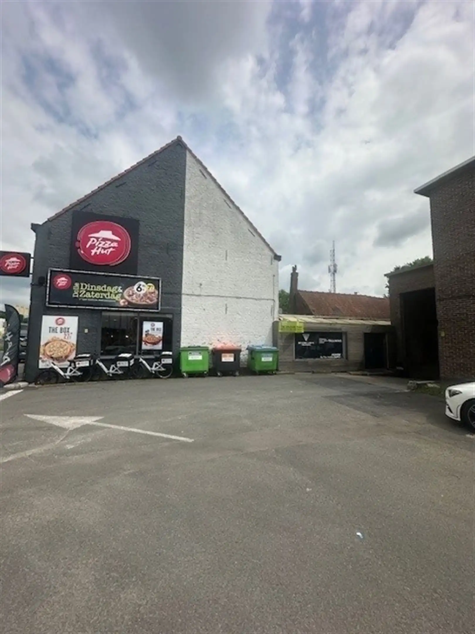 Goedgelegen handelspand op top ligging te Dendermonde foto 2