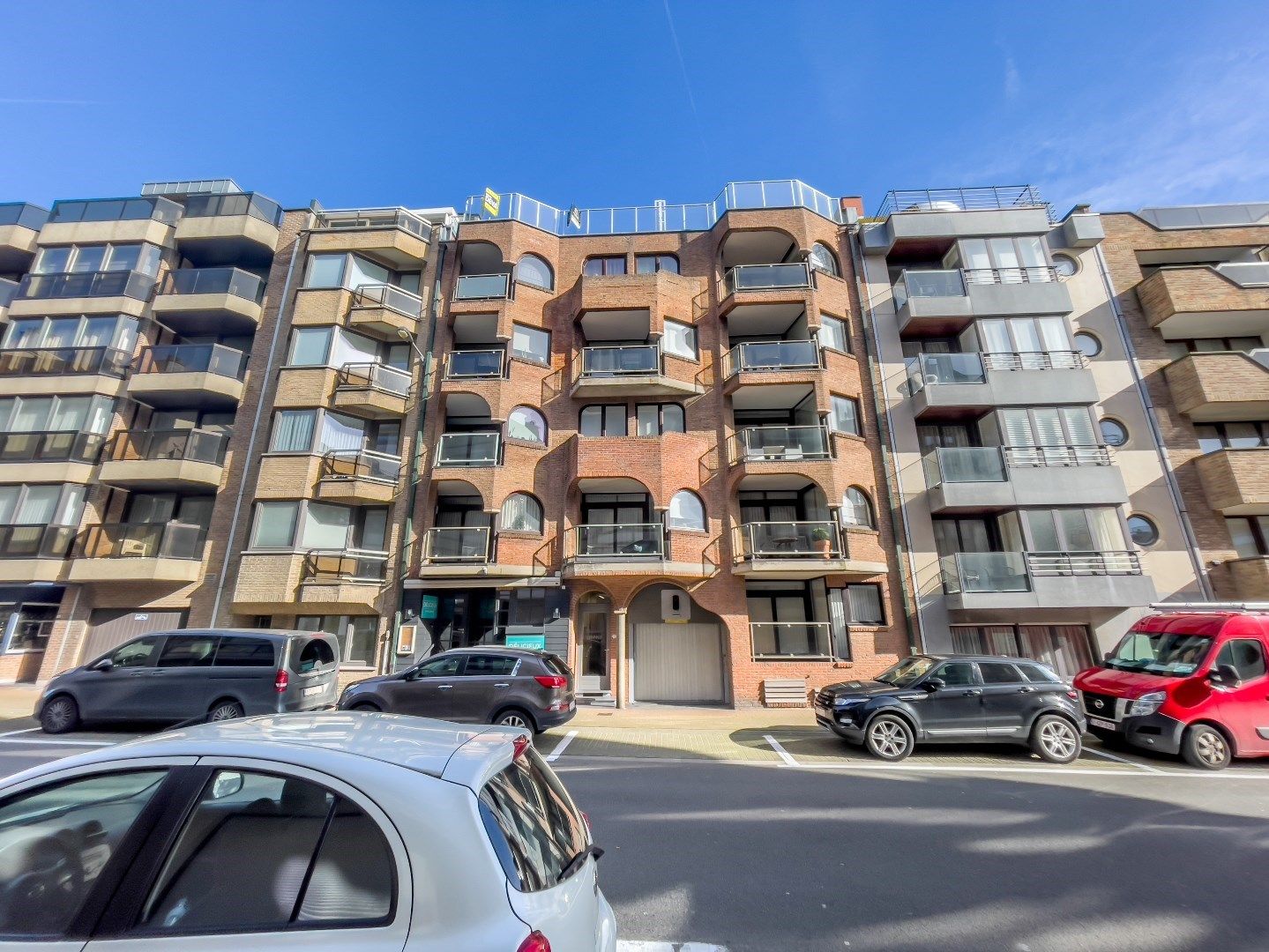 Aangenaam dakappartement met uitzonderlijke zonneterrassen en zijdelings zeezicht, gelegen op 50 meter van de Zeedijk. foto 25