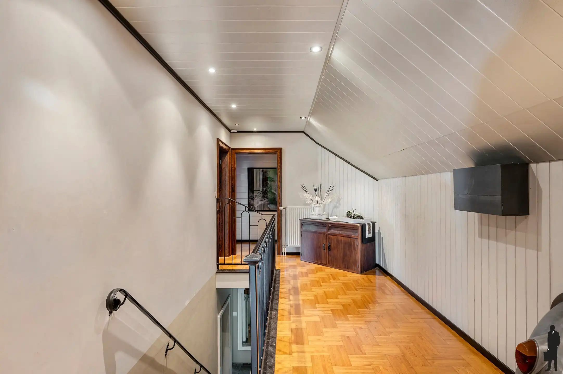 Ruime vrijstaande villa met 4 slaapkamers, inpandige garage en zuidgerichte tuin op een perceel van 2.957 m². foto 15