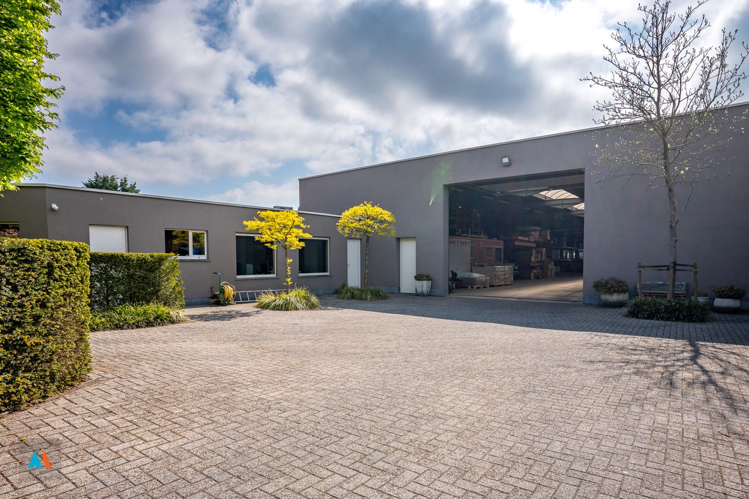 Ruim magazijn met parkeergelegenheid foto 6