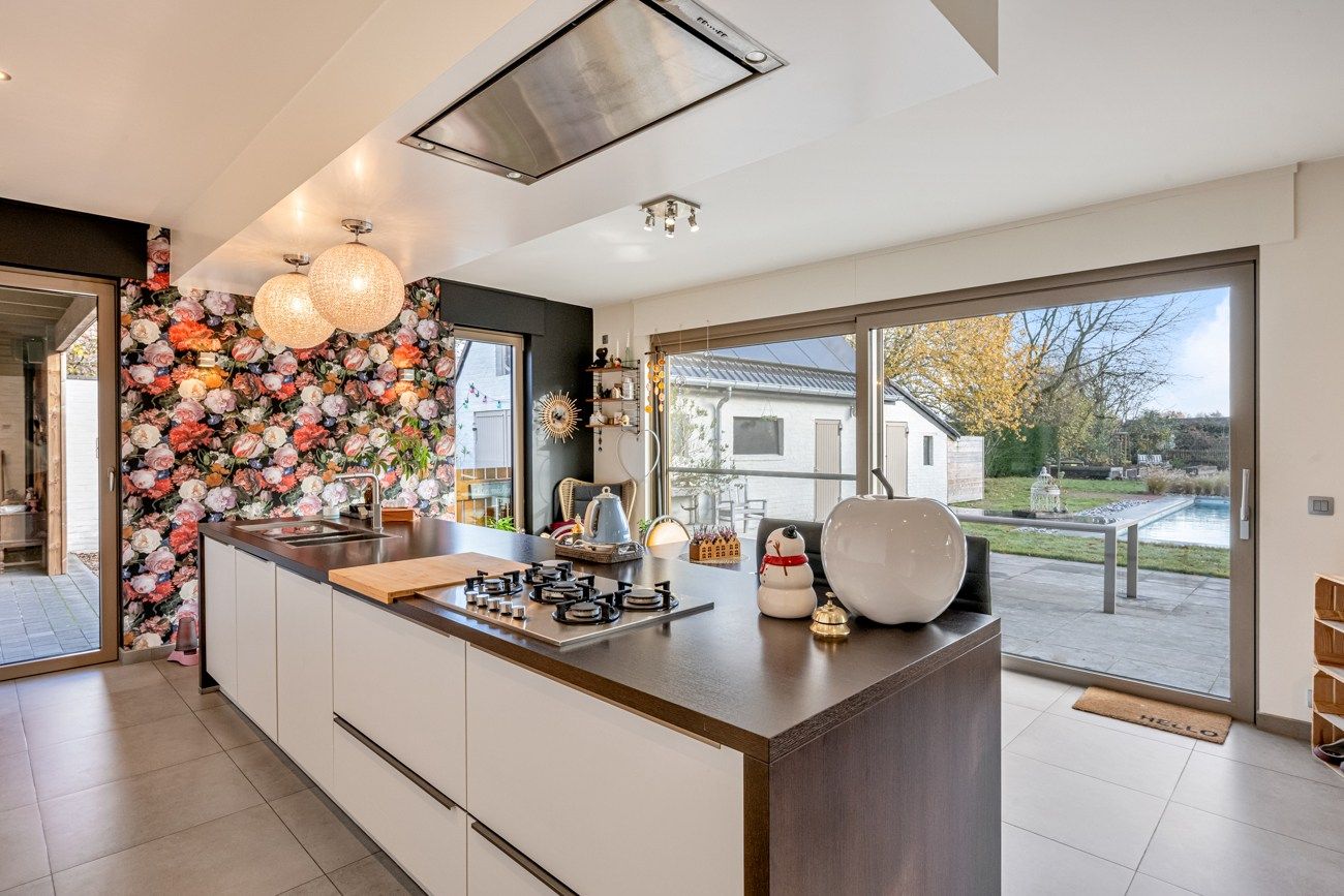 Instapklare open bebouwing met 4 slaapkamers en 2 badkamers foto 14