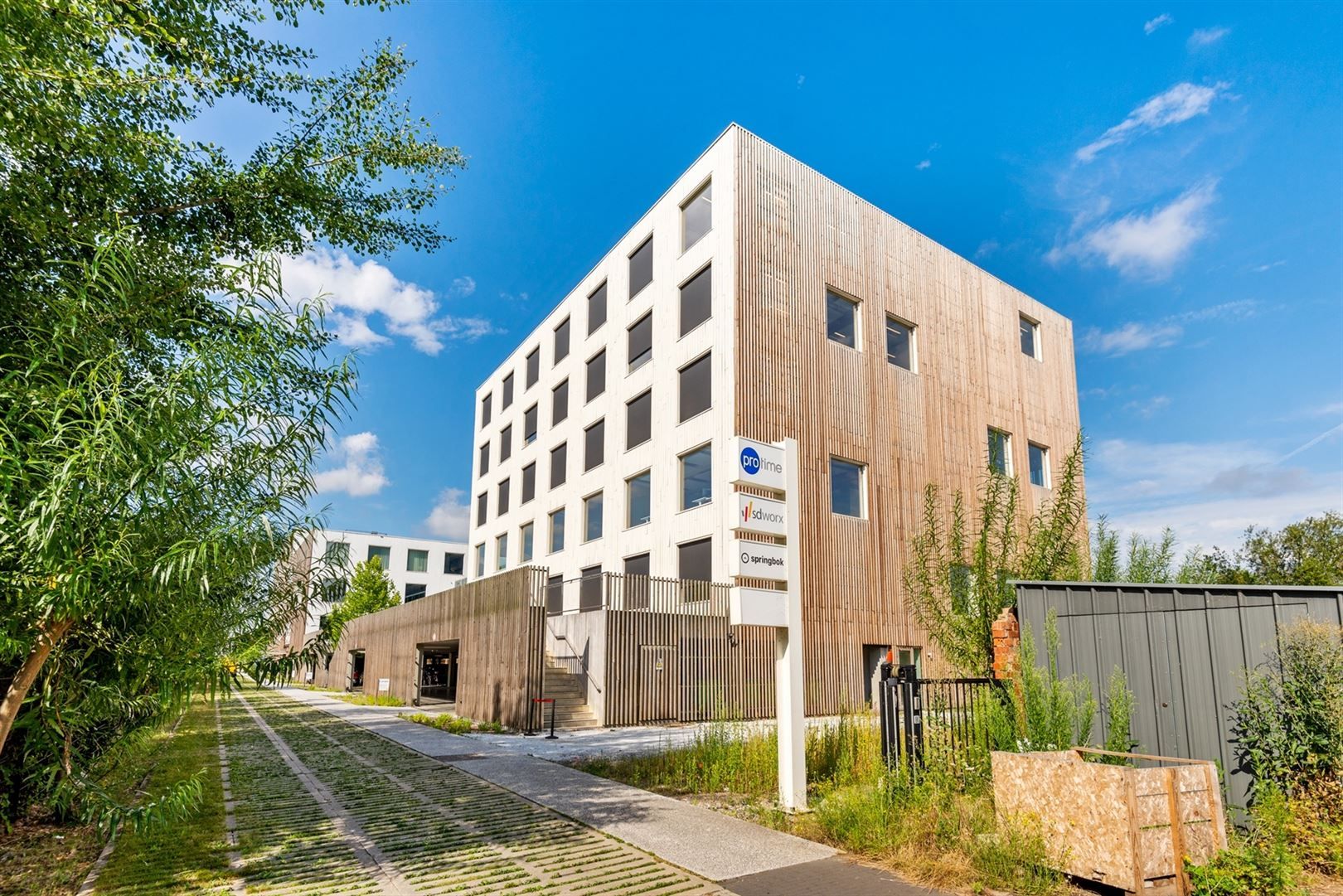 Kantoren op wandelafstand van het station foto {{pictureIndex}}