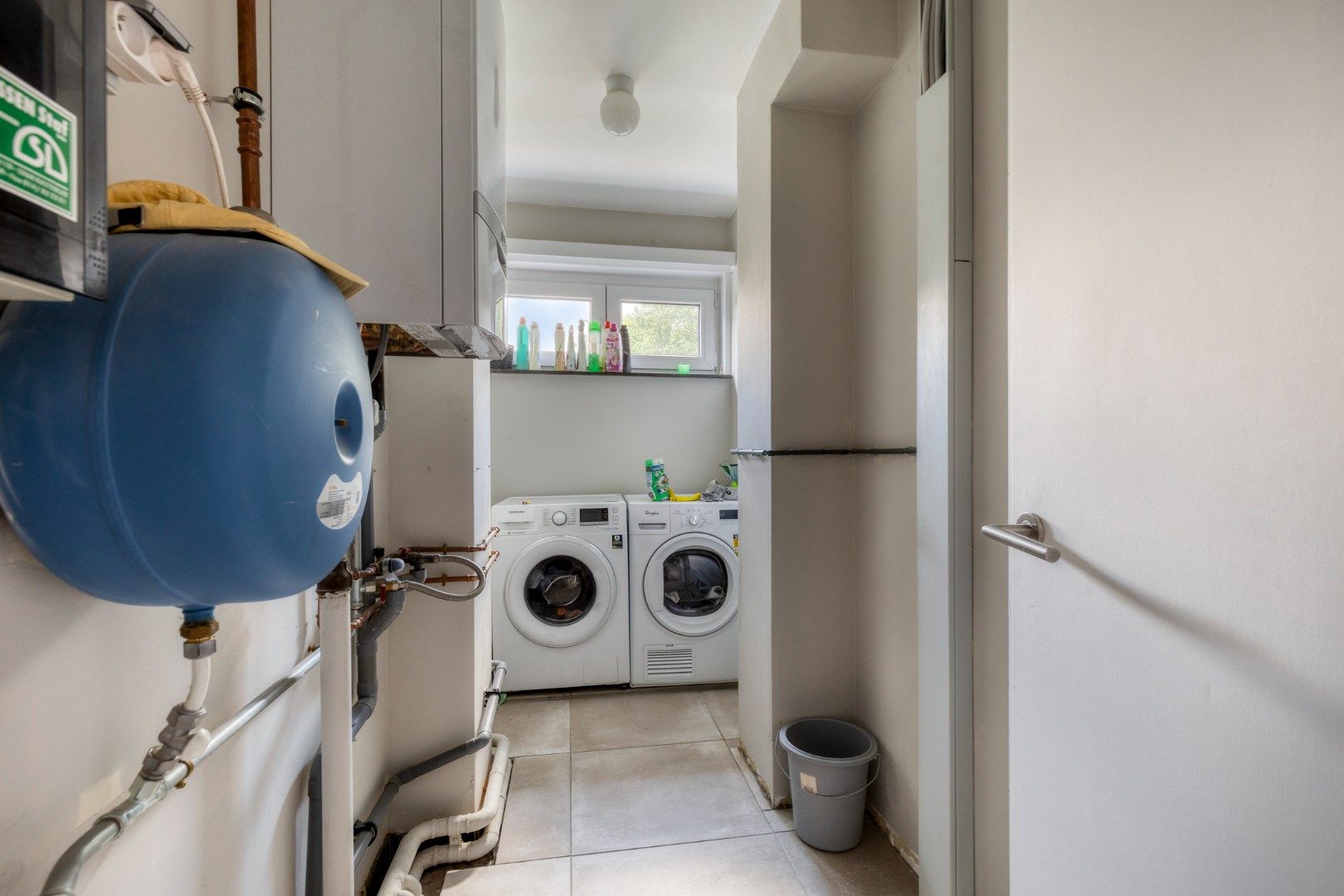 Zeer ruim en lichtrijk dakappartement met 3 slaapkamers in het centrum van OLV-Olen ! foto 12