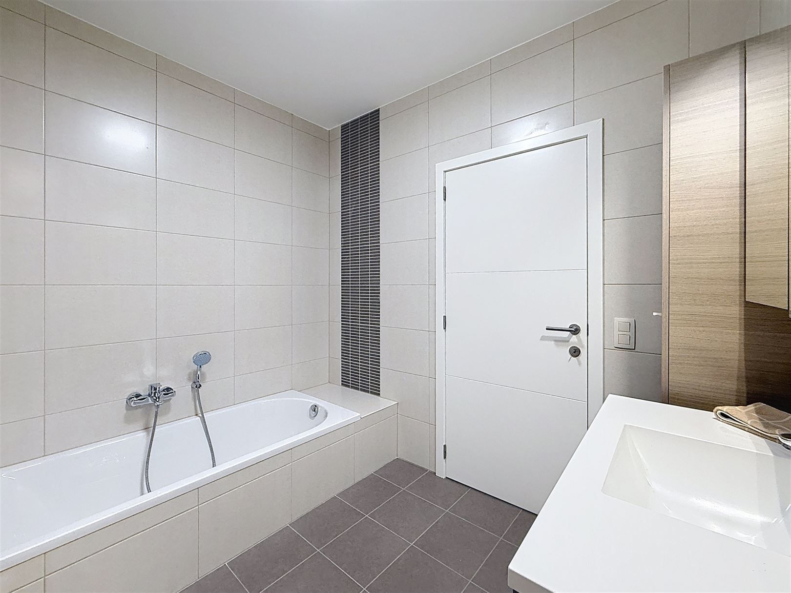 Mooi app, 3 slpks, terras, kelder en parking foto 21