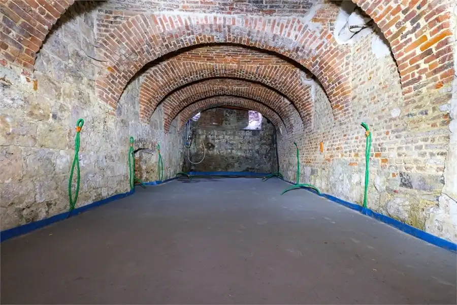 KNAP HANDELSPAND MET VEEL MOGELIJKHEDEN IN HET STADSCENTRUM VAN SINT-TRUIDEN foto 17