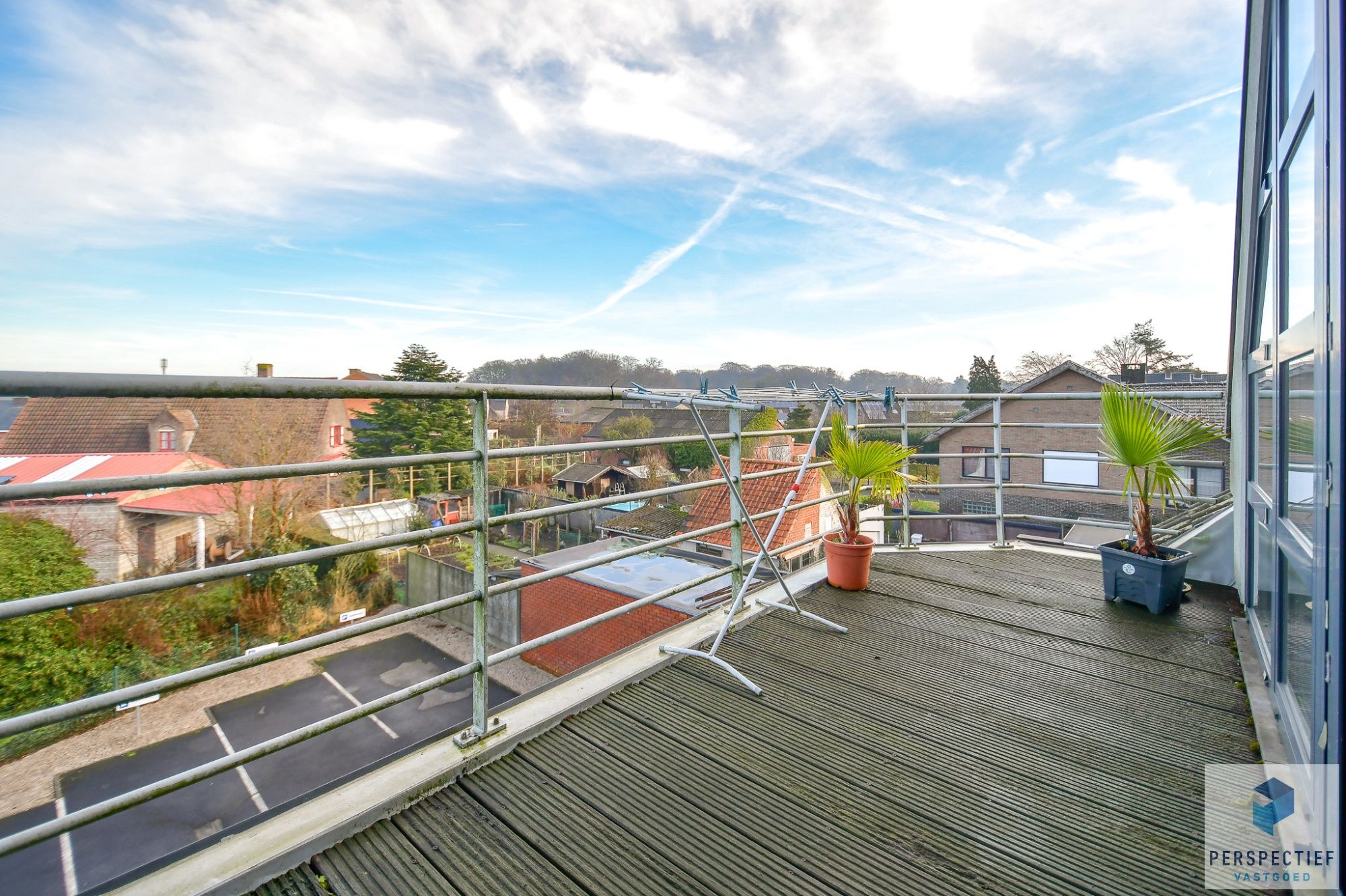 Goed gelegen appartement met 2 slpk - 2 terrassen & autostaanplaats foto 3