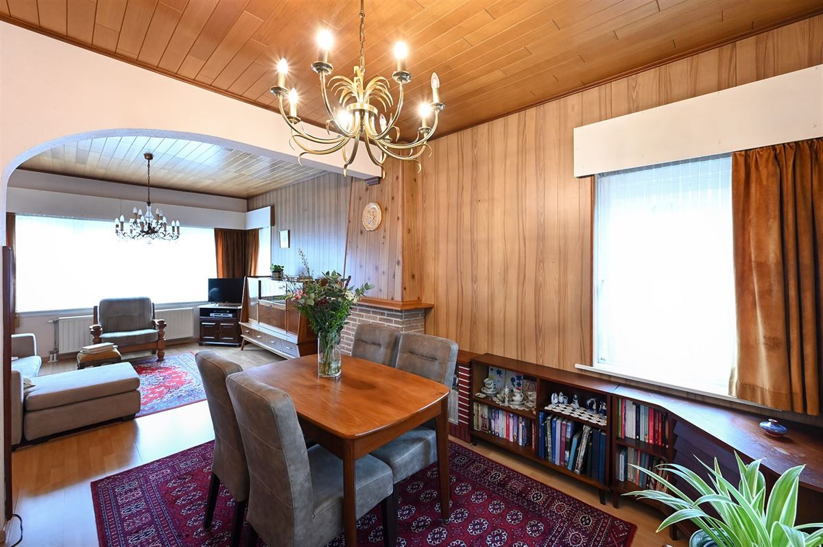 Te renoveren halfopen woning met potentieel foto 9