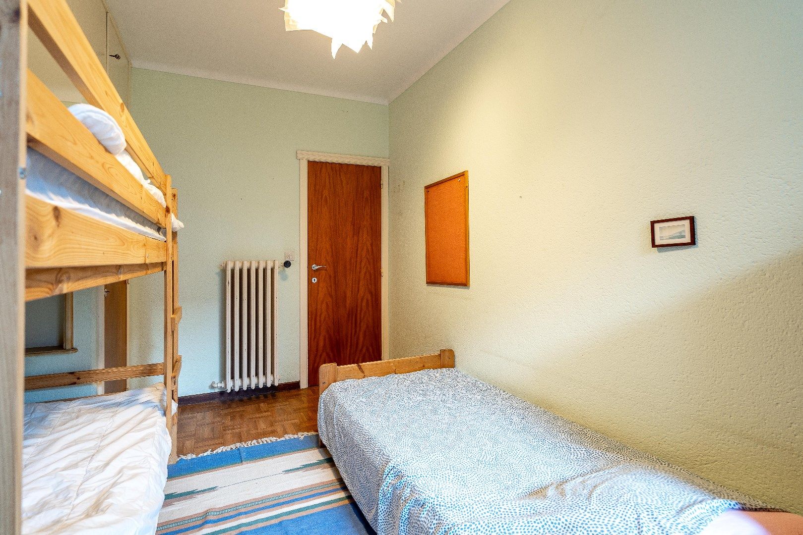 Te renoveren appartement gelegen in een kleinschalige residentie in een zijstraat van de Dumortierlaan. foto 16