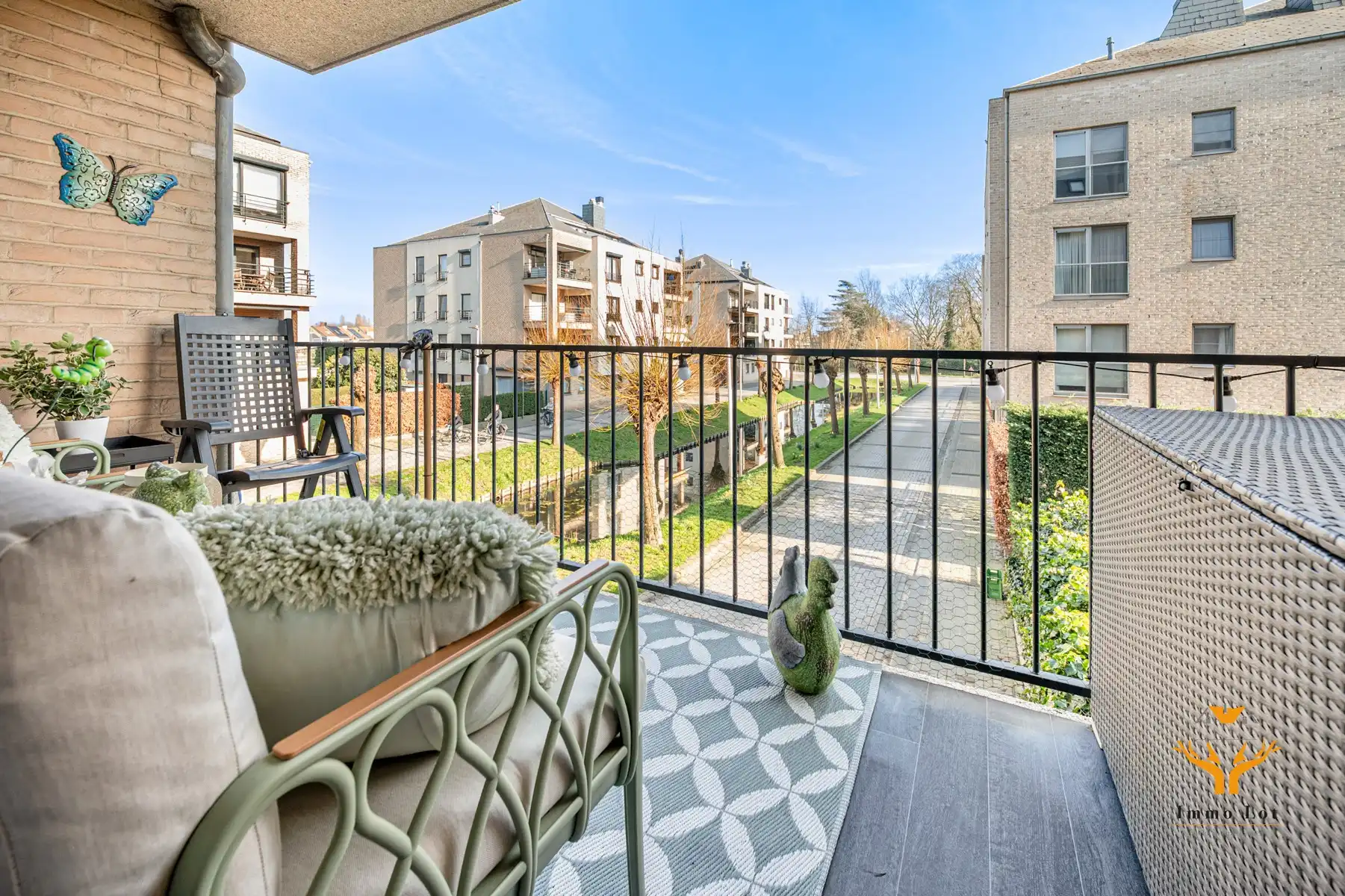 Instapklaar appartement met vijverzicht in Burcht foto 19