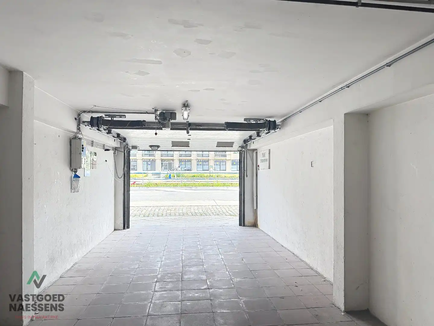 RUIME GARAGEBOX VLAKBIJ ZEEDIJK foto 6
