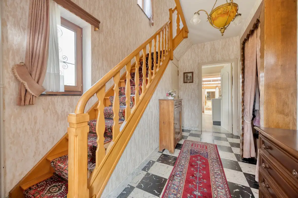 Te renoveren halfopen bebouwing met 3 slaapkamers op rustige locatie foto 3