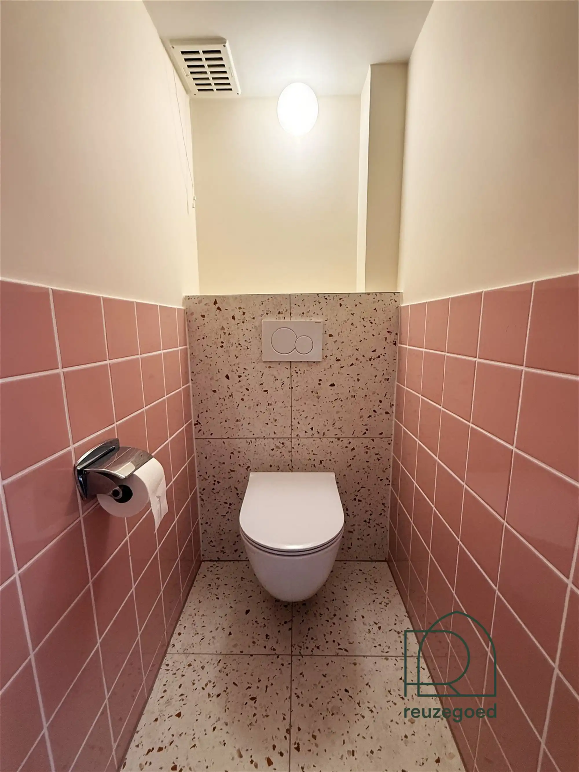 Ruim, gerenoveerd en lichtrijk 2-slaapkamer appartement met garagebox vlakbij Fort 5 in Edegem foto 11