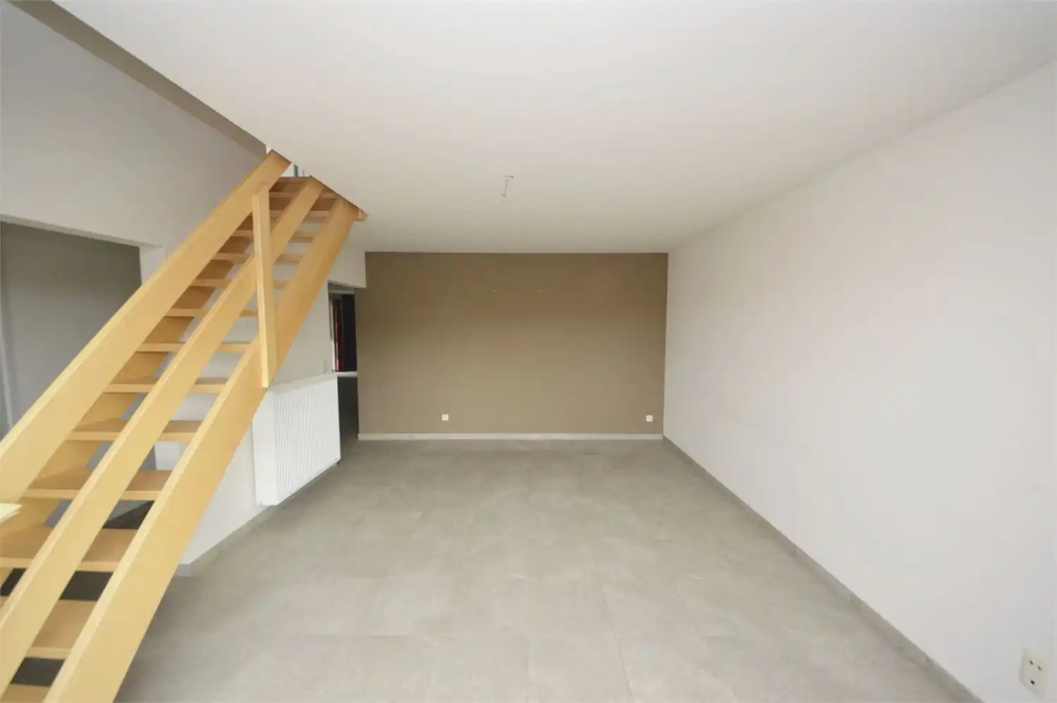 RUIM DUPLEX APP.135 m² MET TERRAS + VERPLICHT AAN TE KOPEN ONDERGRONDSE GARAGEBOX foto 3