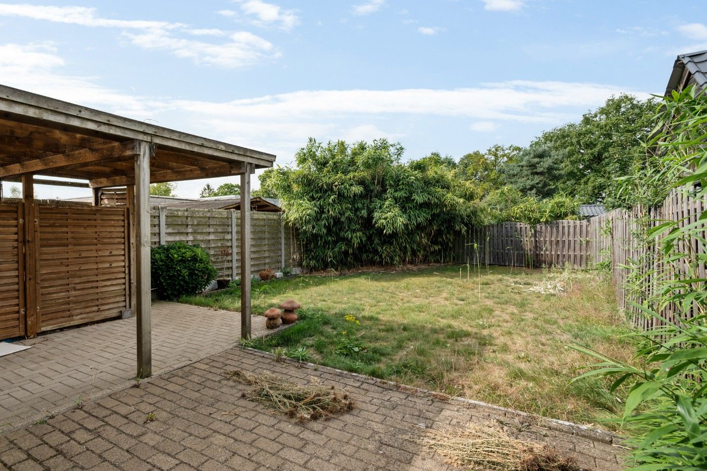 Te renoveren, vrijstaande woning met 2 slpk., oprit en diepe tuin foto 25