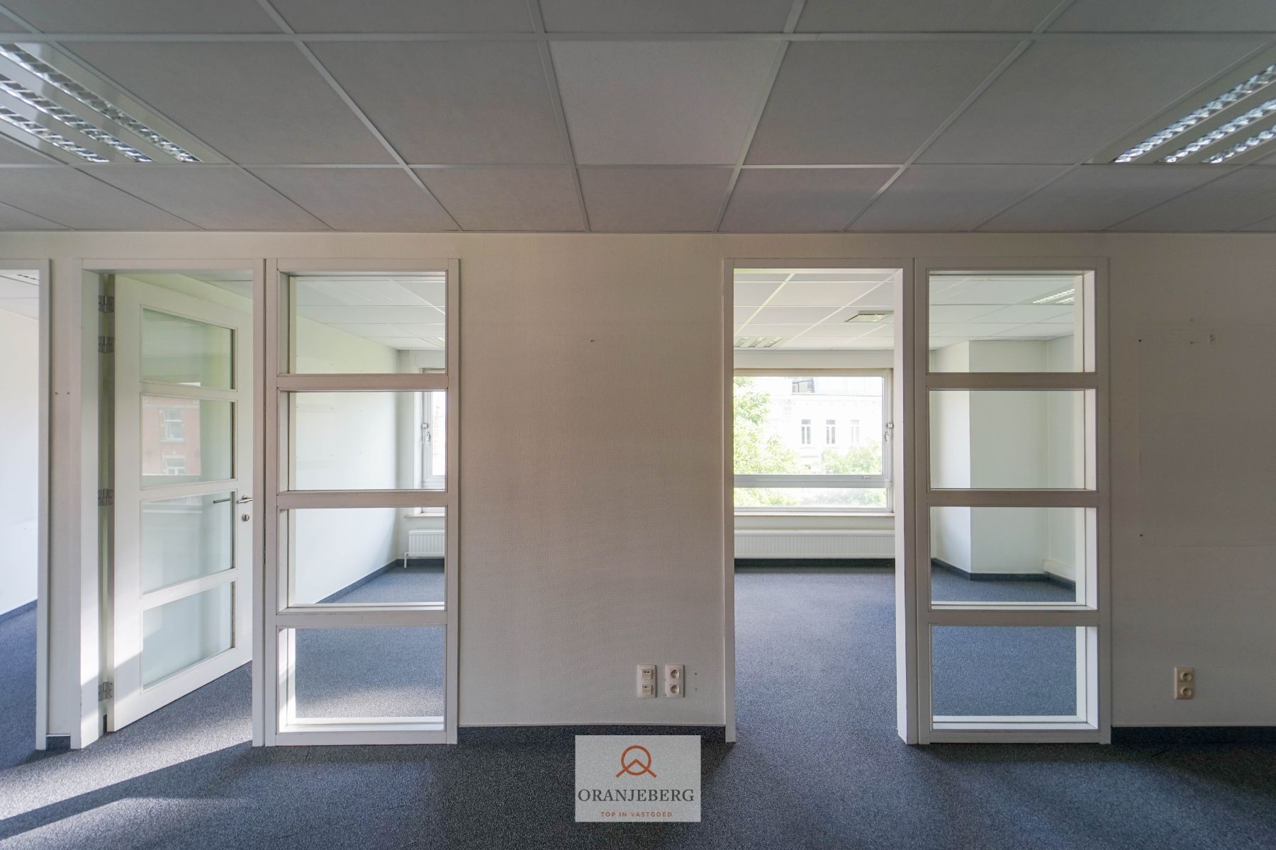 Instapklaar hoekkantoor met 5 ruimtes aan François Laurentplein foto 5