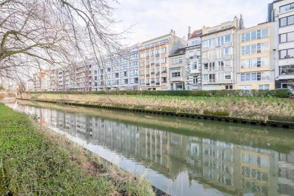 Stijlvol gerenoveerd 1-slaapkamerappartement aan het water in hartje Gent foto 13